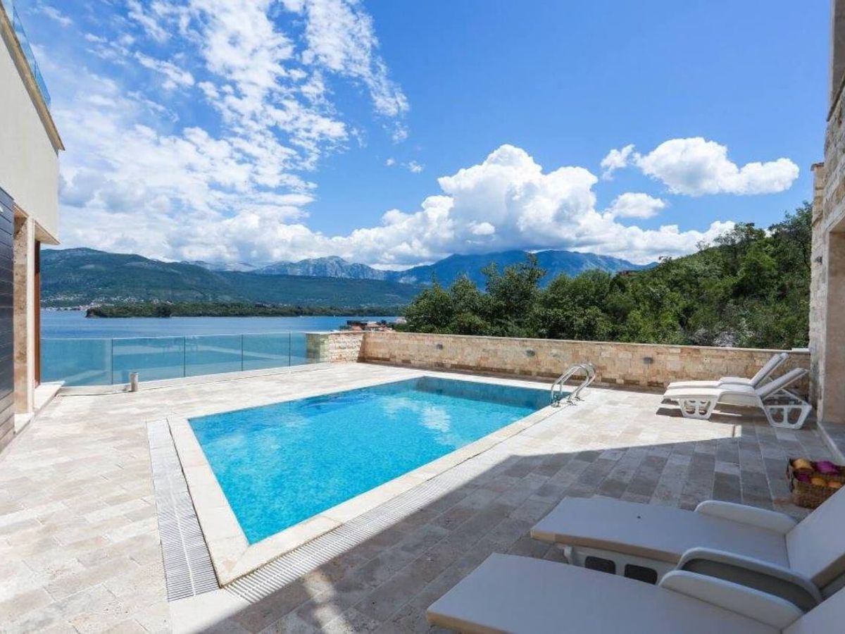Waterfront Villa in Tivat, Krašići Area 5