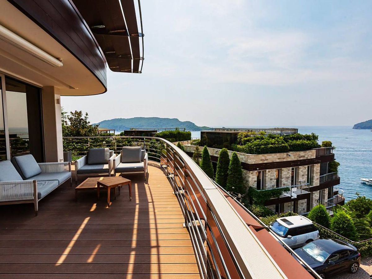 Magnificent Penthouse with Sea View in Budva thumbnail 9