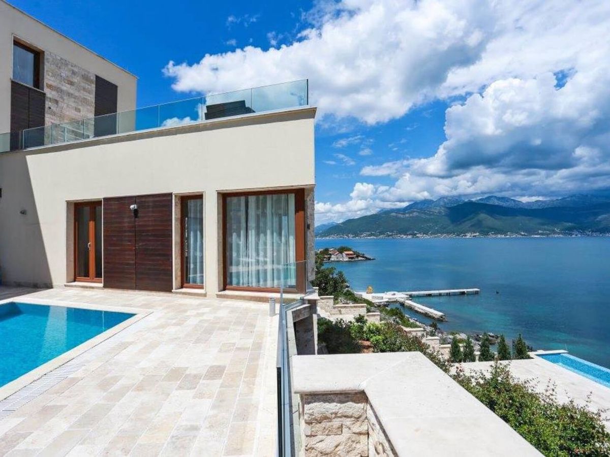 Waterfront Villa in Tivat, Krašići Area 4