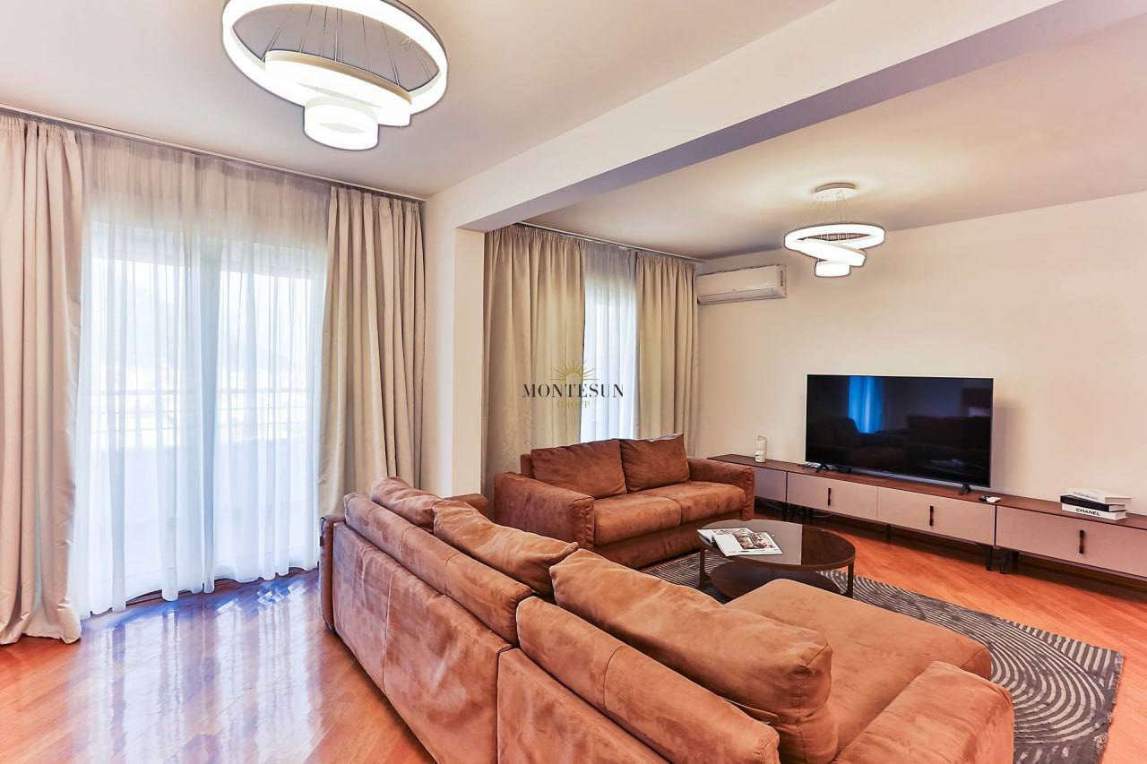 Квартира с 3 спальнями в Будве, 140 м²