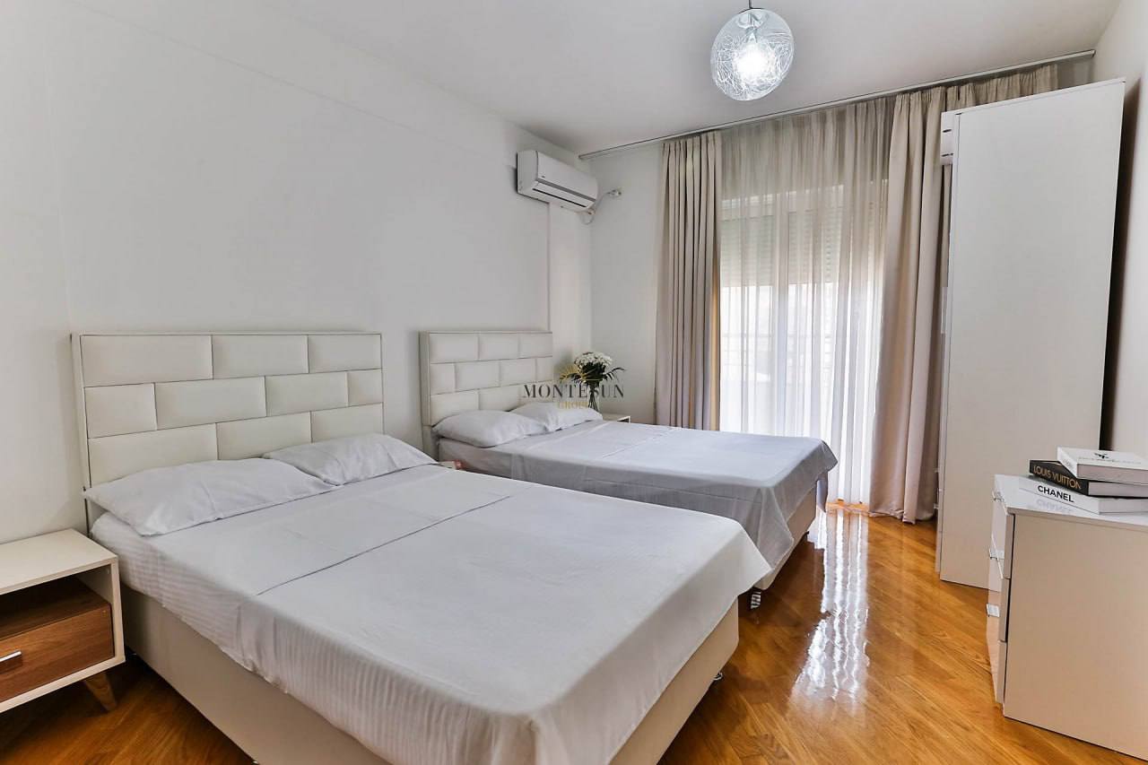 Квартира с 3 спальнями в Будве, 140 м² thumbnail 6
