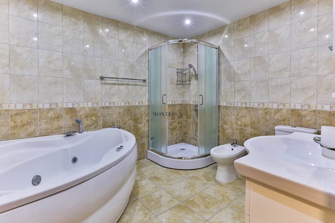 Квартира с 3 спальнями в Будве, 140 м² thumbnail 9