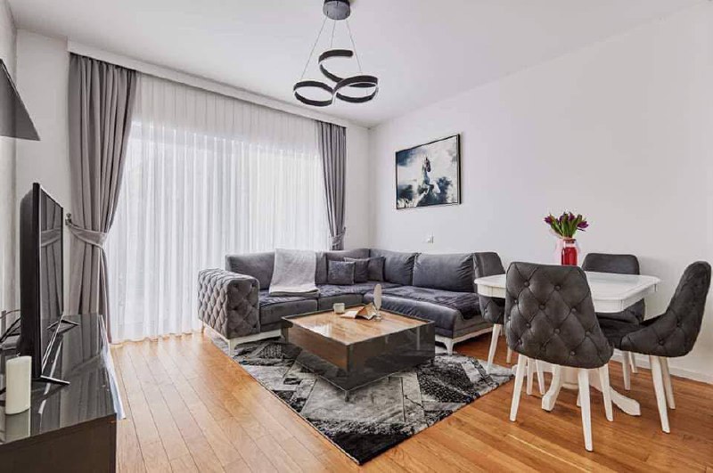 Квартира с 2 спальнями в Доброте, 74 м²