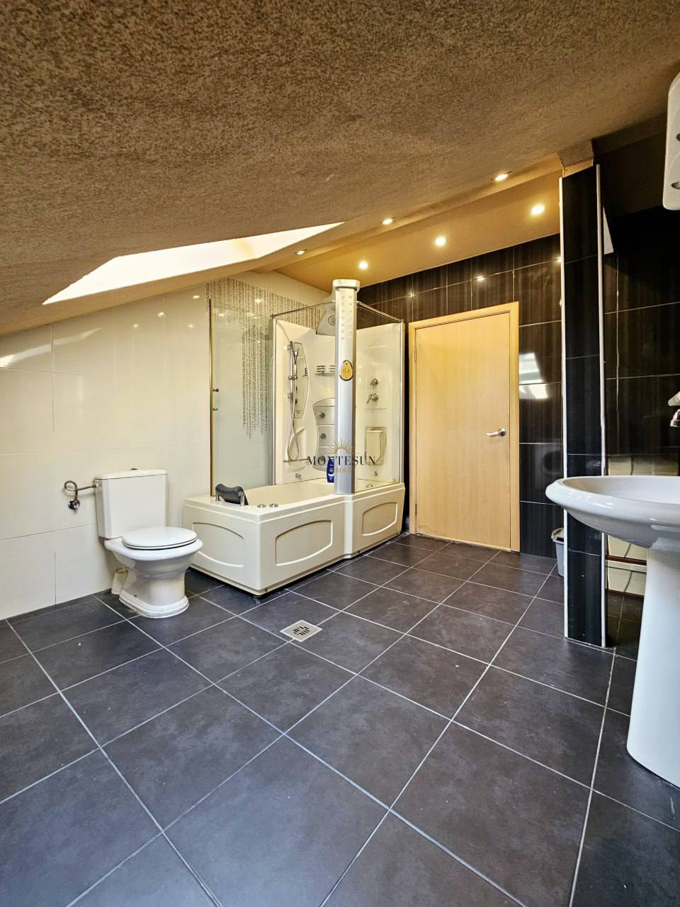 Квартира с 3 спальнями в Будве, 140 м² thumbnail 10
