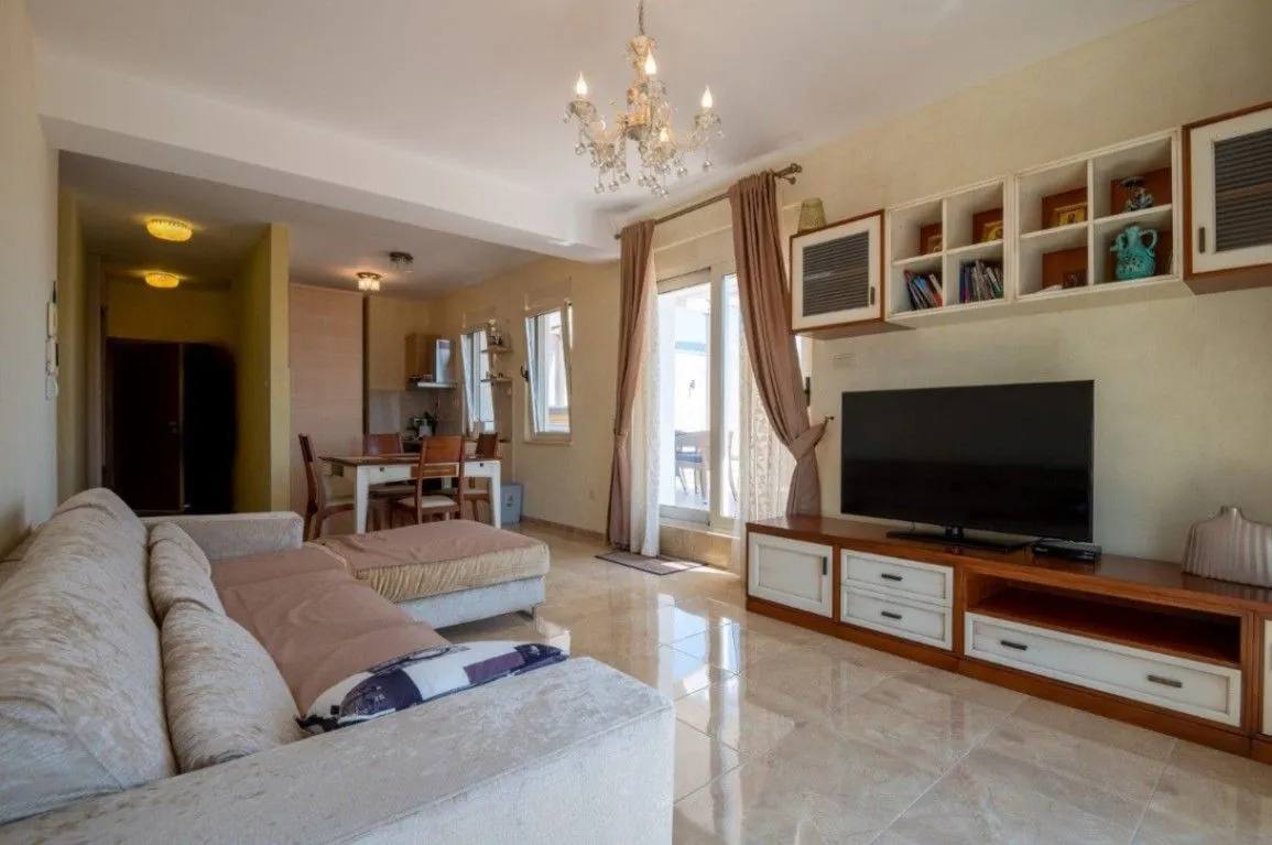 Квартира с 2 спальнями в Бечичи, 265 м²