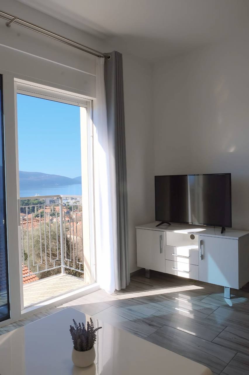 Квартира с 2 спальнями в Тивате, 55 м² 2