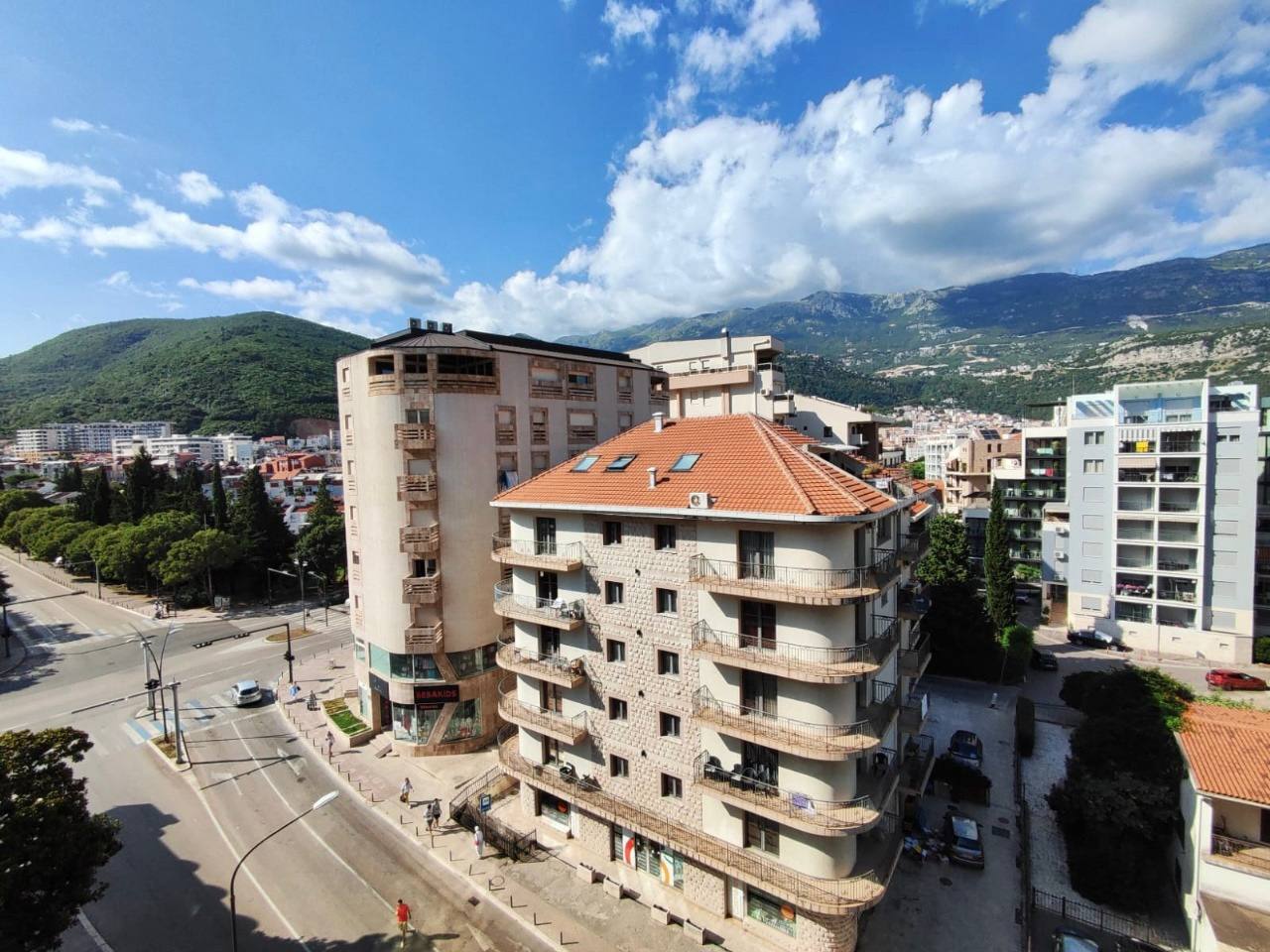 Квартира с 2 спальнями в Будве, 75 м²