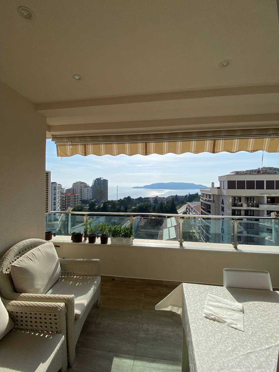 Квартира с 2 спальнями в Бечичи, 115 м²