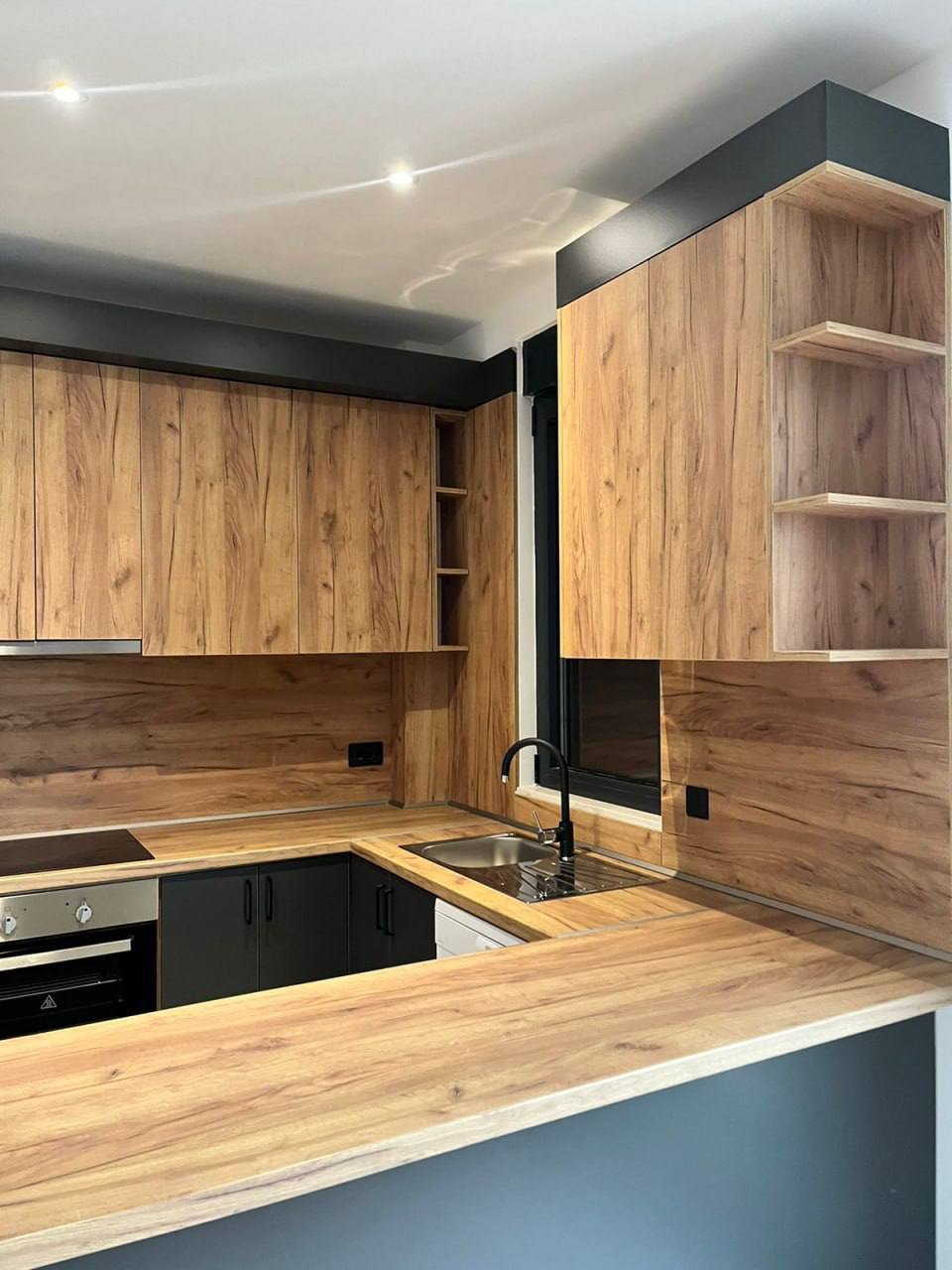 Квартира с 2 спальнями в Бечичи, 82 м²