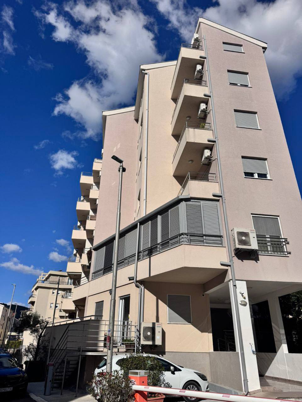 Квартира с 2 спальнями в Будве, 53 м²