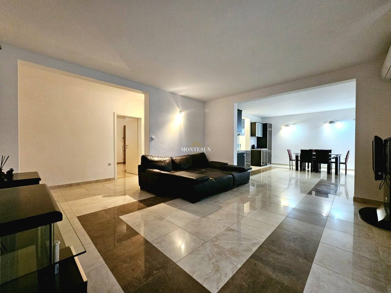 Квартира с 2 спальнями в Будве, 80 м²