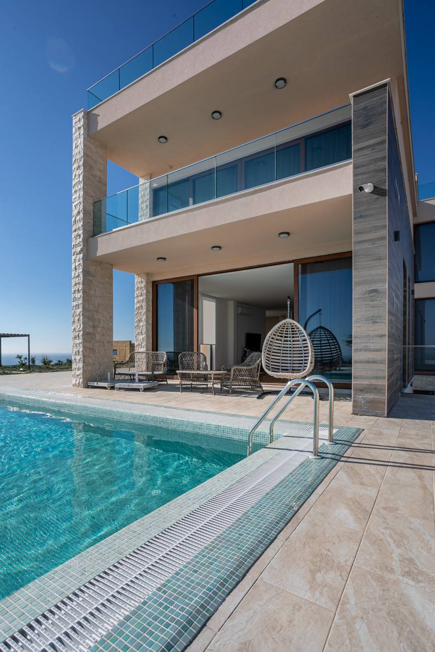 Вилла с 3 спальнями в Кримовице, 670 м²