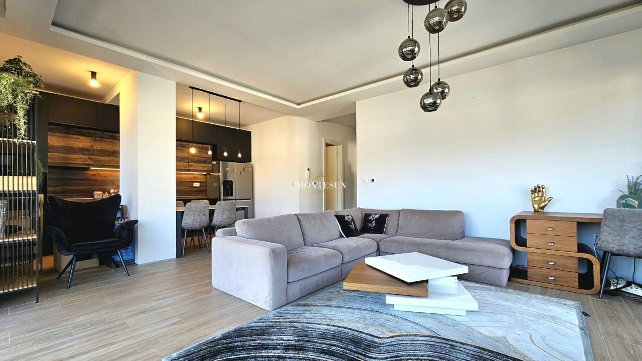 Квартира с 3 спальнями в Центр, 50 м²