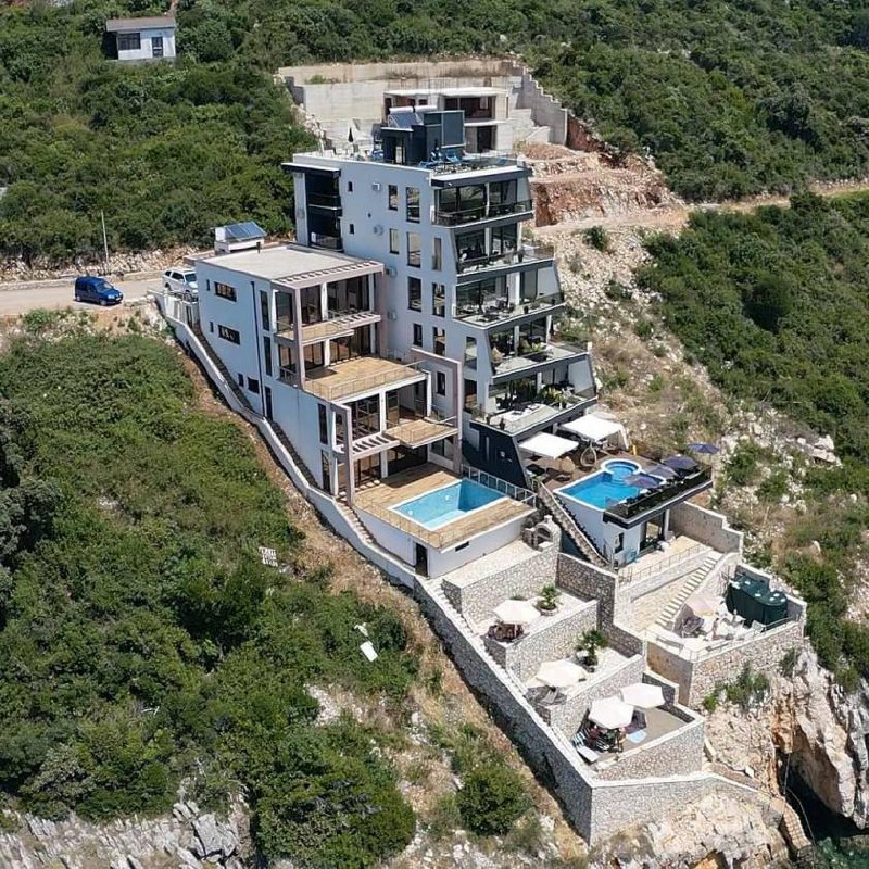 Вилла с 6 спальнями в Добра-Воде, 500 м²