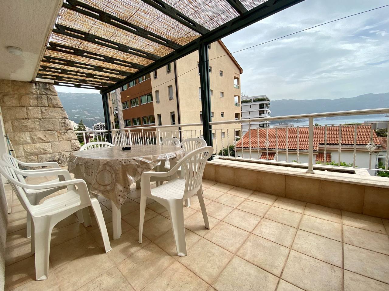 Квартира с 2 спальнями в Будве, 80 м²