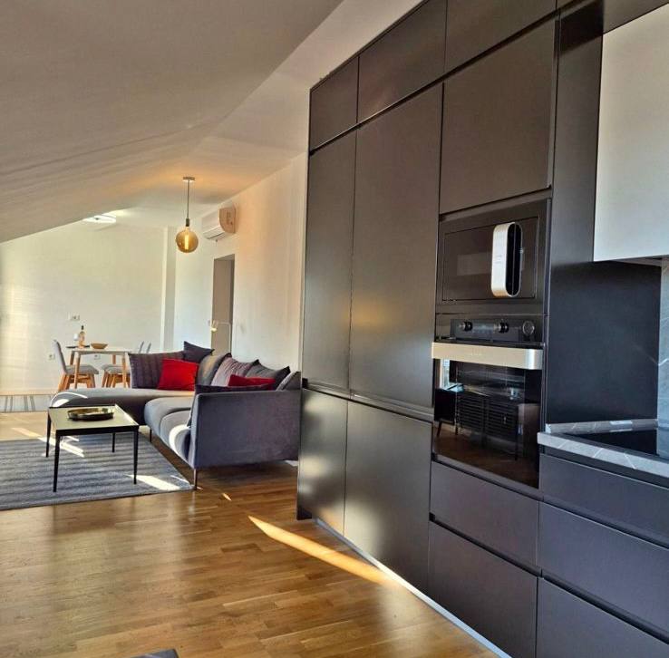 Квартира с 2 спальнями в Тивате, 75 м² 2