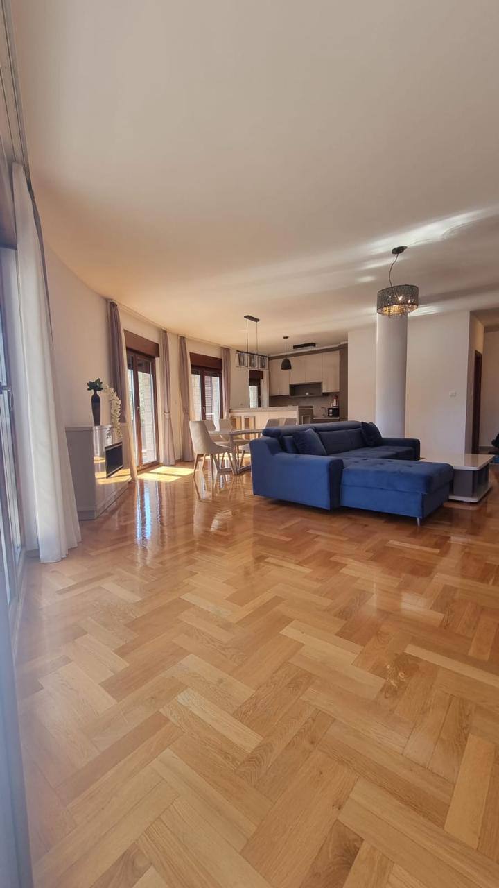 Квартира с 2 спальнями в Бечичи, 130 м²
