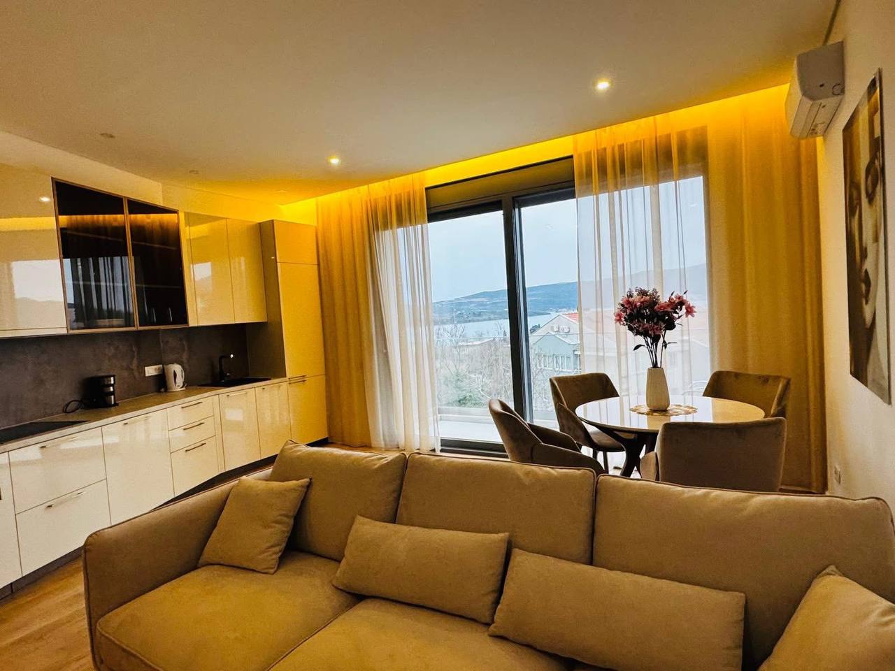 Квартира с 2 спальнями в Тивате, 76 м² 2