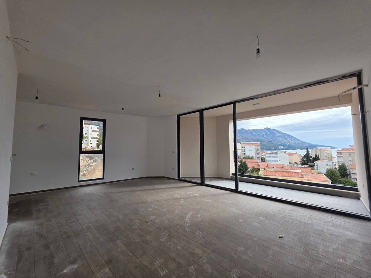 Квартира с 2 спальнями в Бечичи, 105 м²