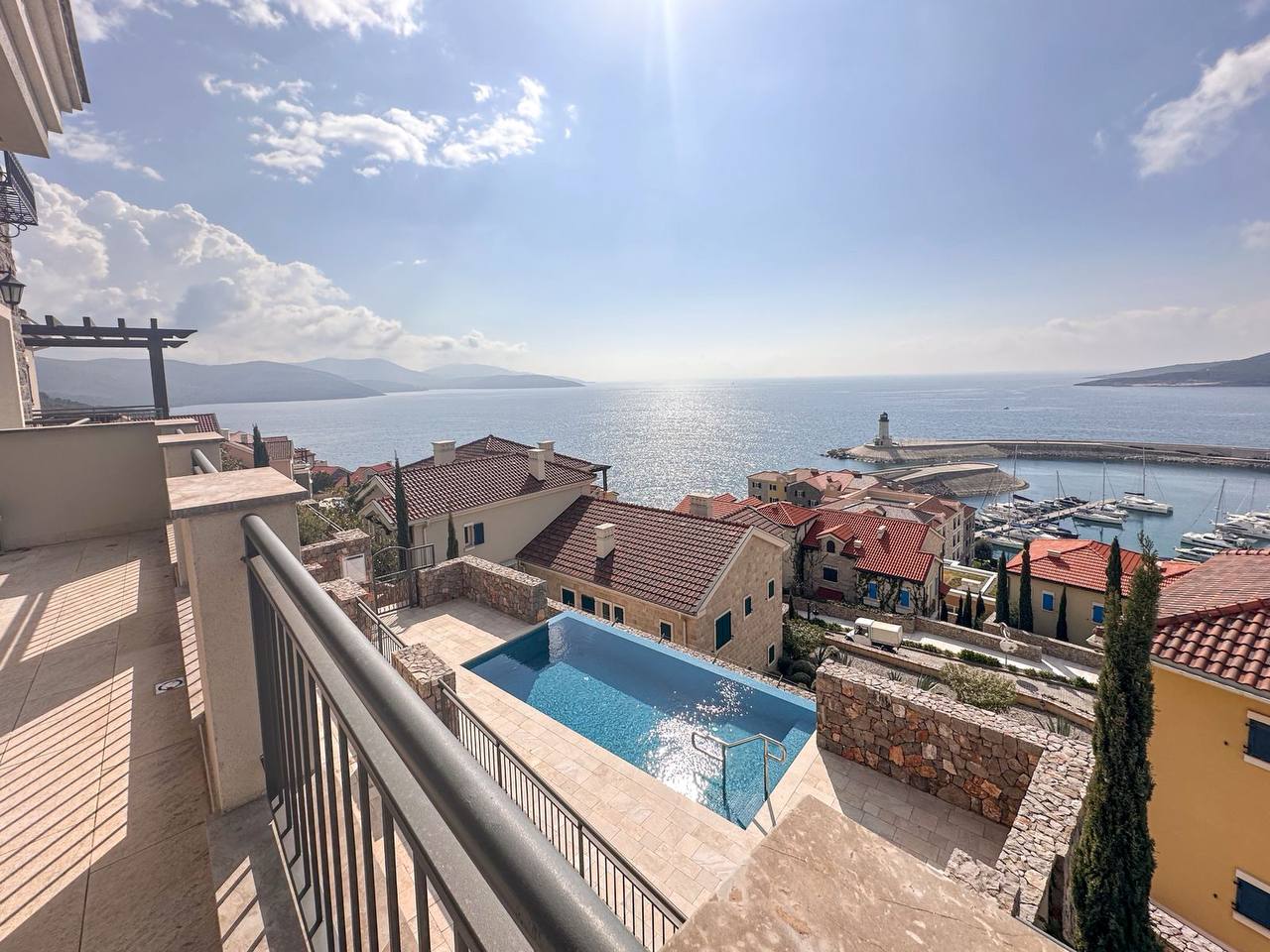 Квартира с 2 спальнями в Luštica Bay, 114 м² 3