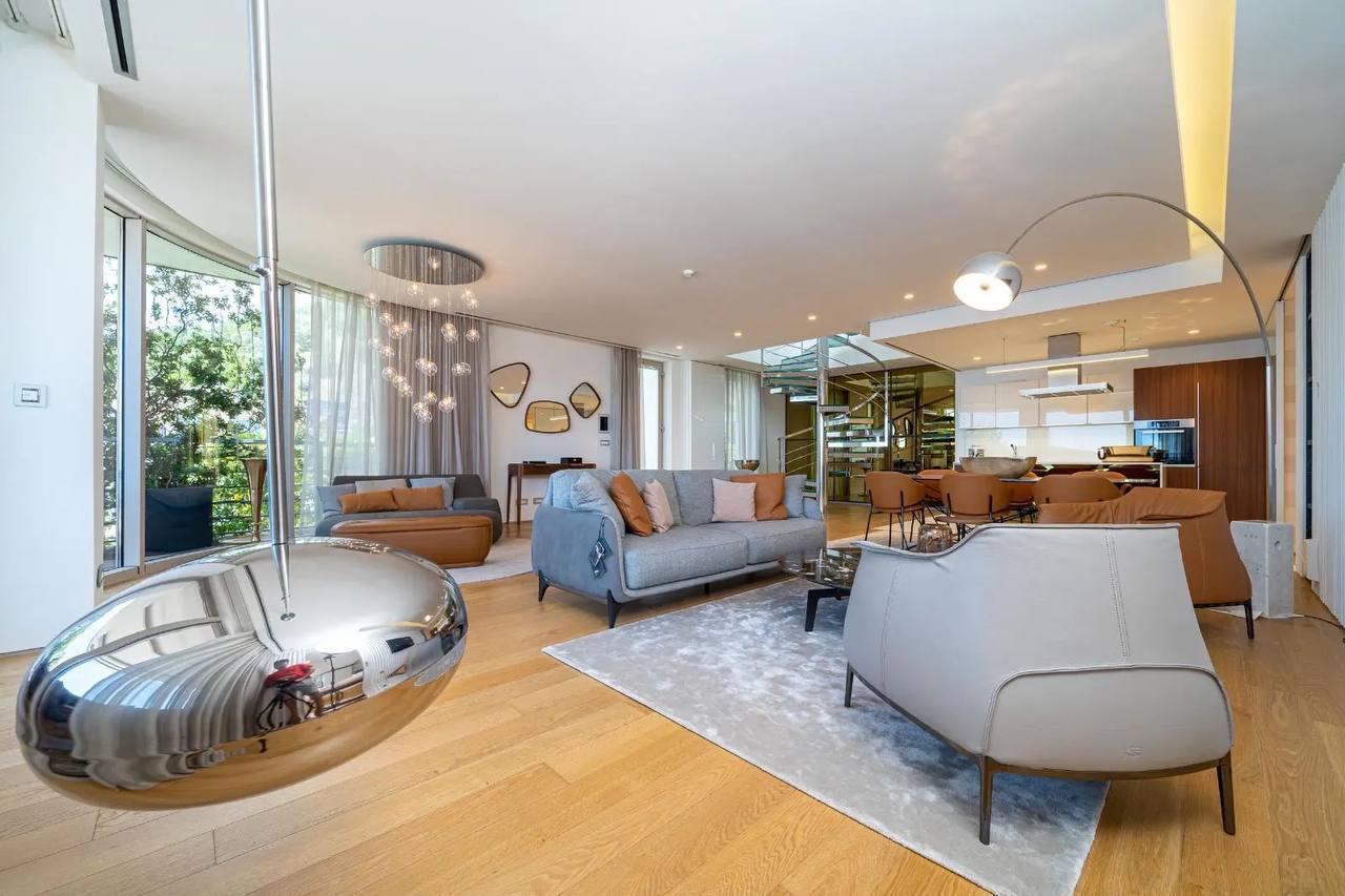 Квартира с 3 спальнями в Dukley, 270 м²