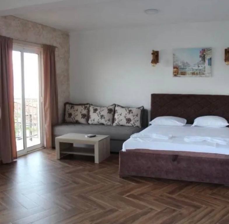 Дом с 6 спальнями в Баре, 220 м²