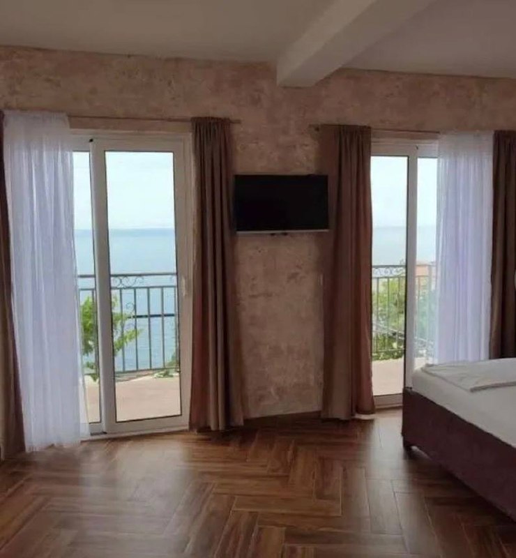 Дом с 6 спальнями в Баре, 220 м² 2