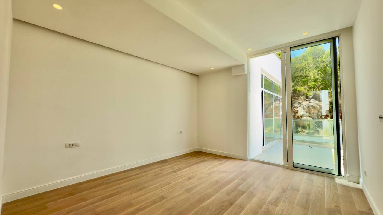 Вилла с 3 спальнями в Крашичах, 350 м² 5