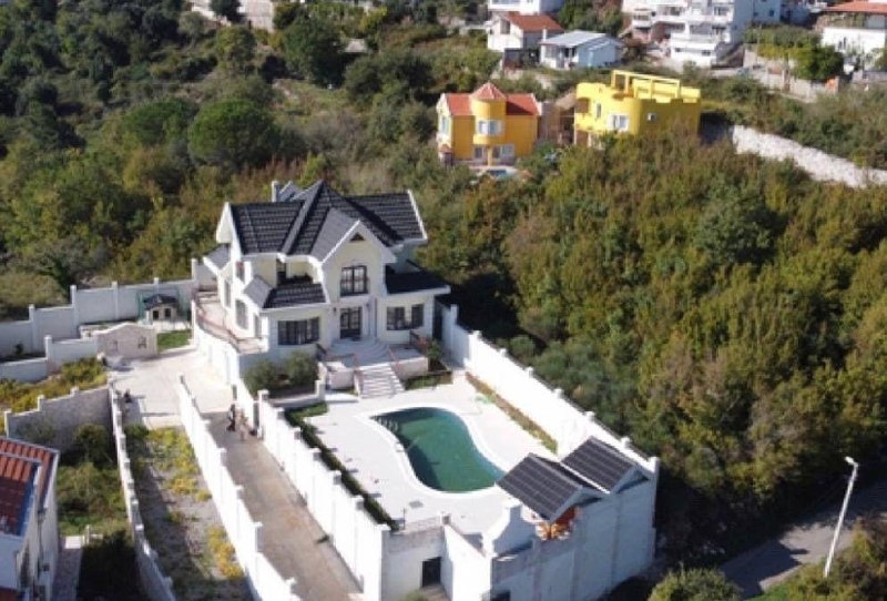 Вилла с 4 спальнями в Будве, 450 м² 2