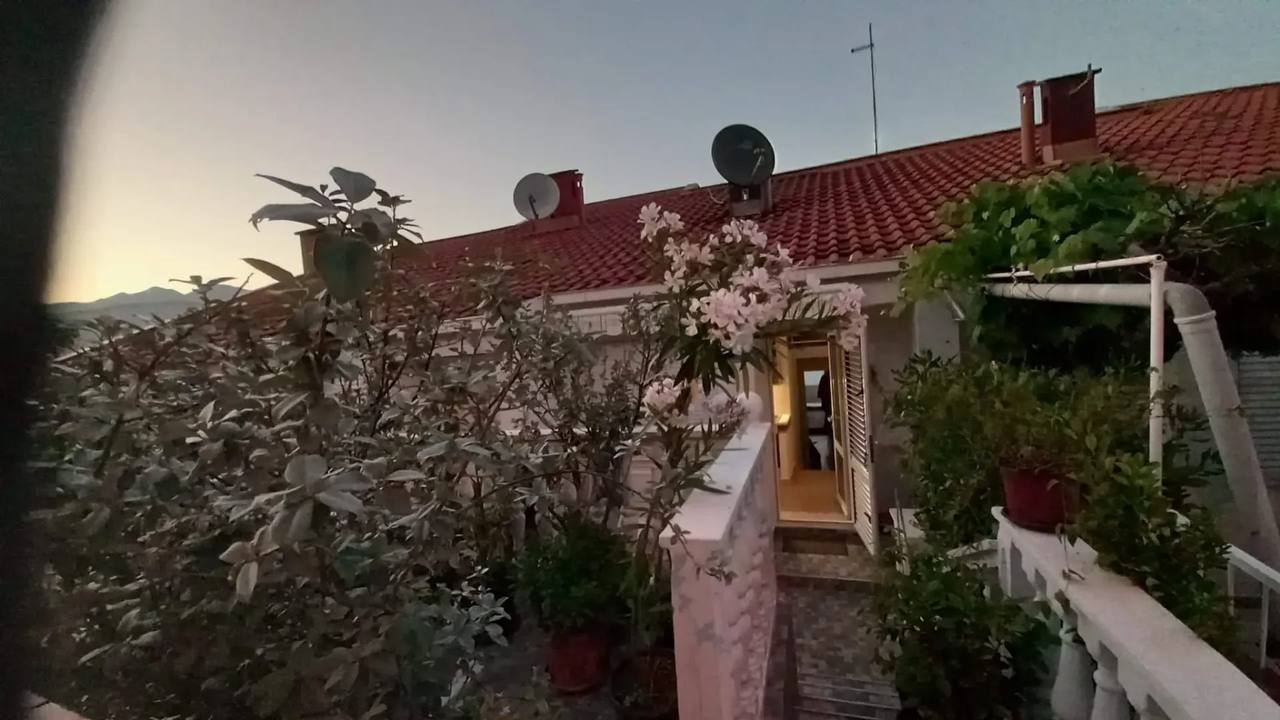 Квартира с 2 спальнями в Крашичах, 55 м²