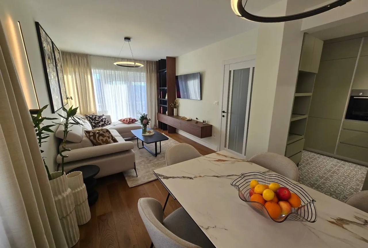 Квартира с 2 спальнями в Тивате, 70 м²