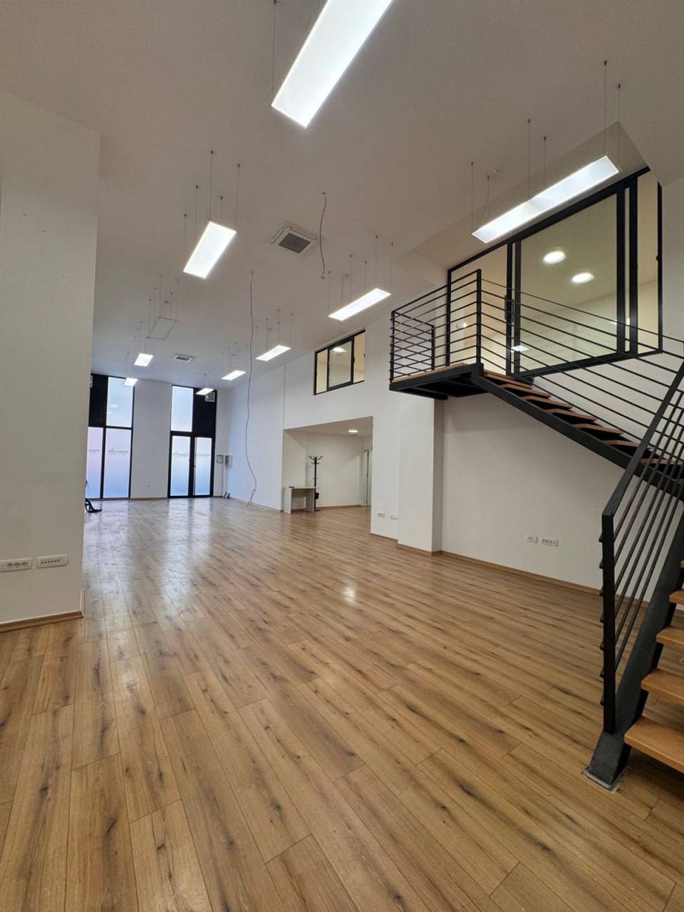 Коммерческое помещение в Бечичи, 200 м²