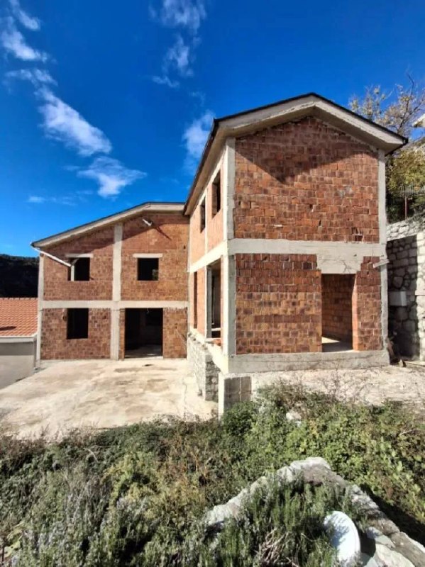 Дом с 4 спальнями в Будве, 220 м²
