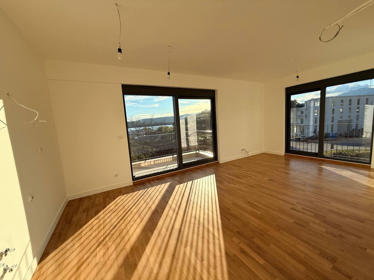 Квартира с 2 спальнями в Тивате, 72 м²
