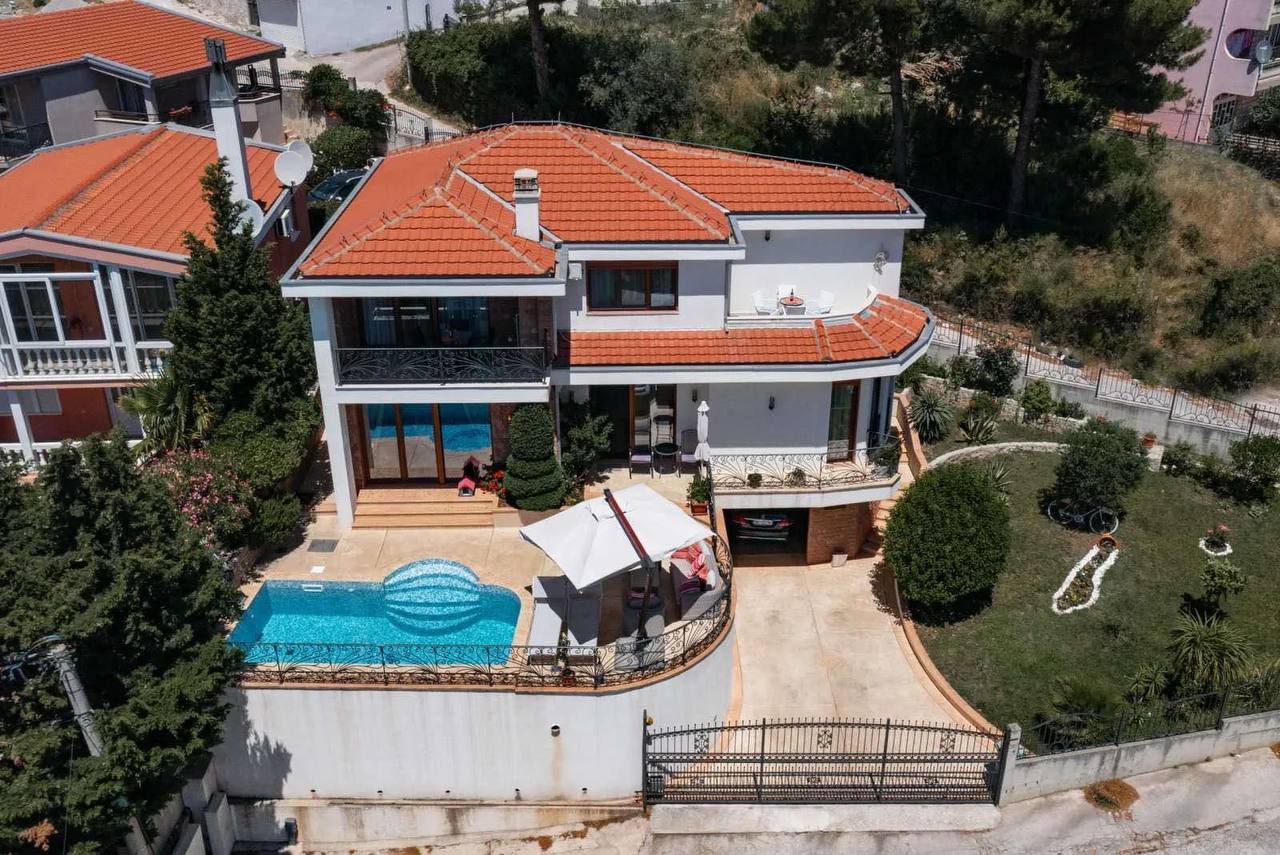 Вилла с 5 спальнями в Шушани, 252 м²