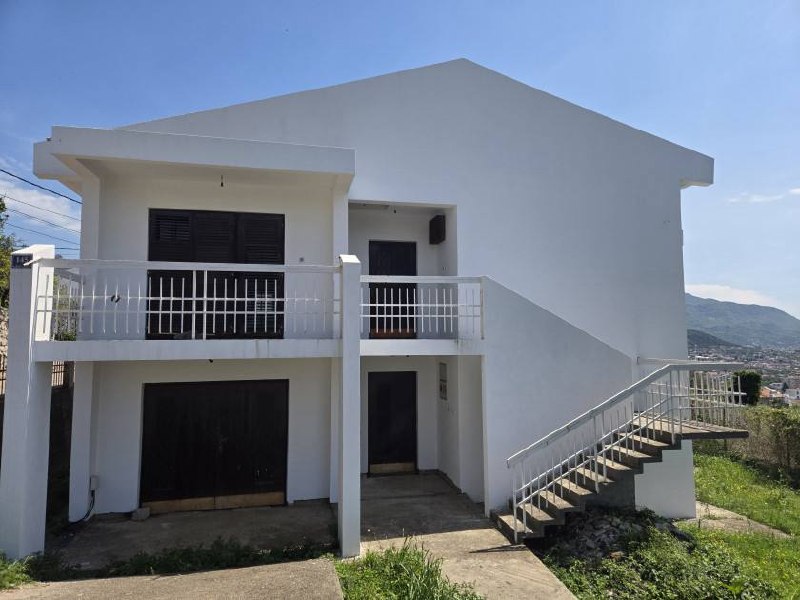 Дом с 3 спальнями в Шушани, 272 м²