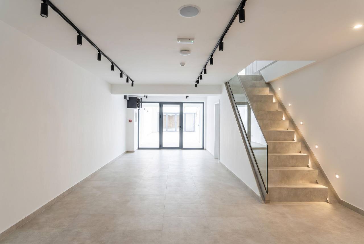 Коммерческое помещение в Будве, 132 м²