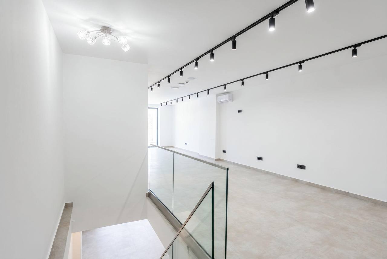 Коммерческое помещение в Будве, 132 м² 2