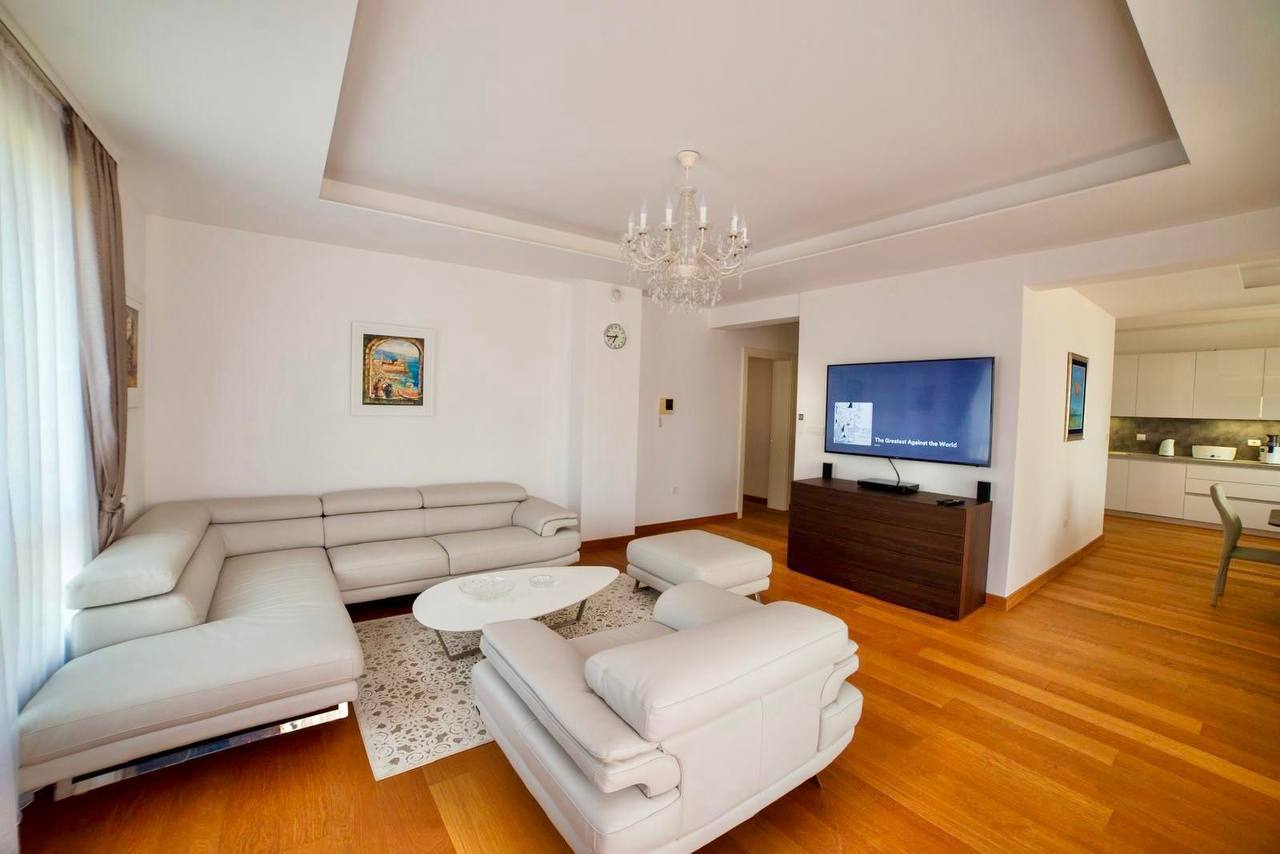 Квартира с 2 спальнями в Будве, 148 м²