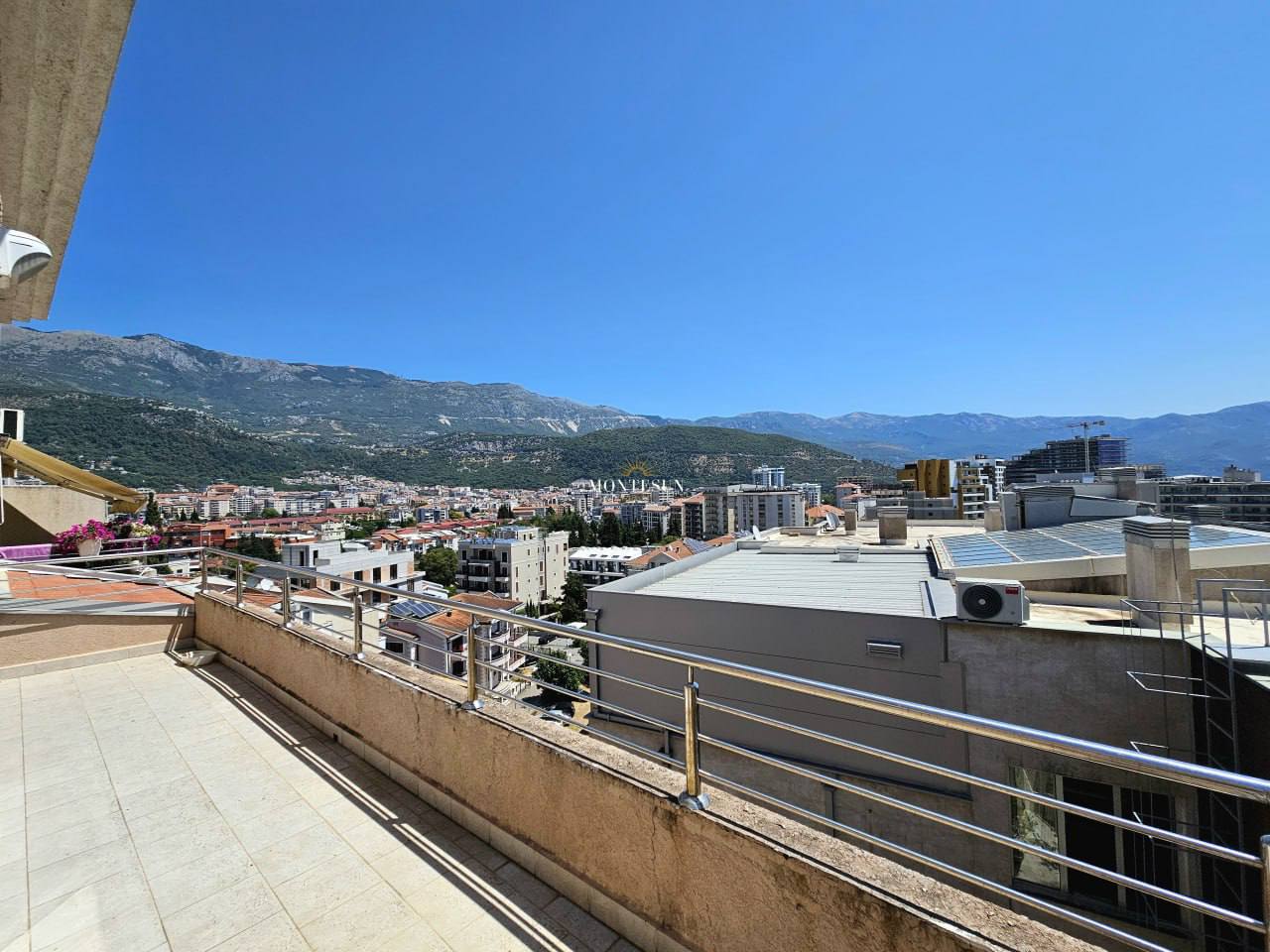 Квартира с 3 спальнями в Будве, 120 м²