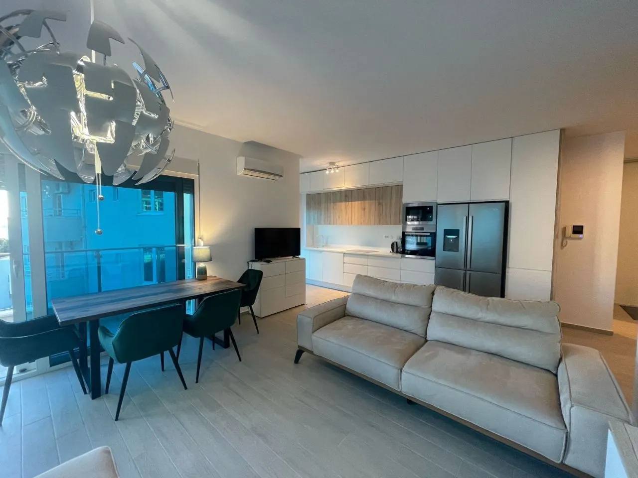 Квартира с 3 спальнями в Бечичи, 89 м²