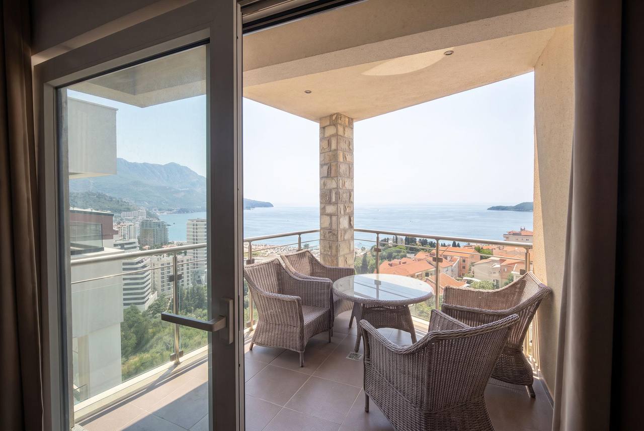 Квартира с 2 спальнями в Бечичи, 91 м²
