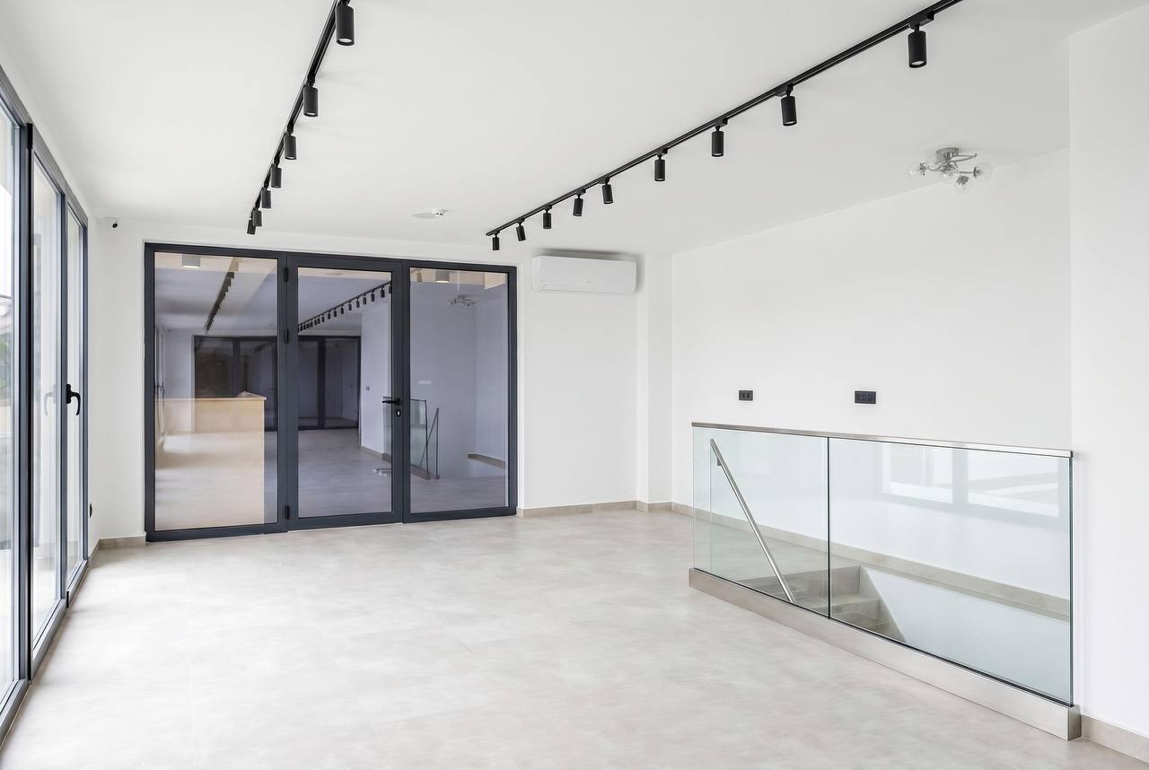 Коммерческое помещение в Тивате, 91 м² 2