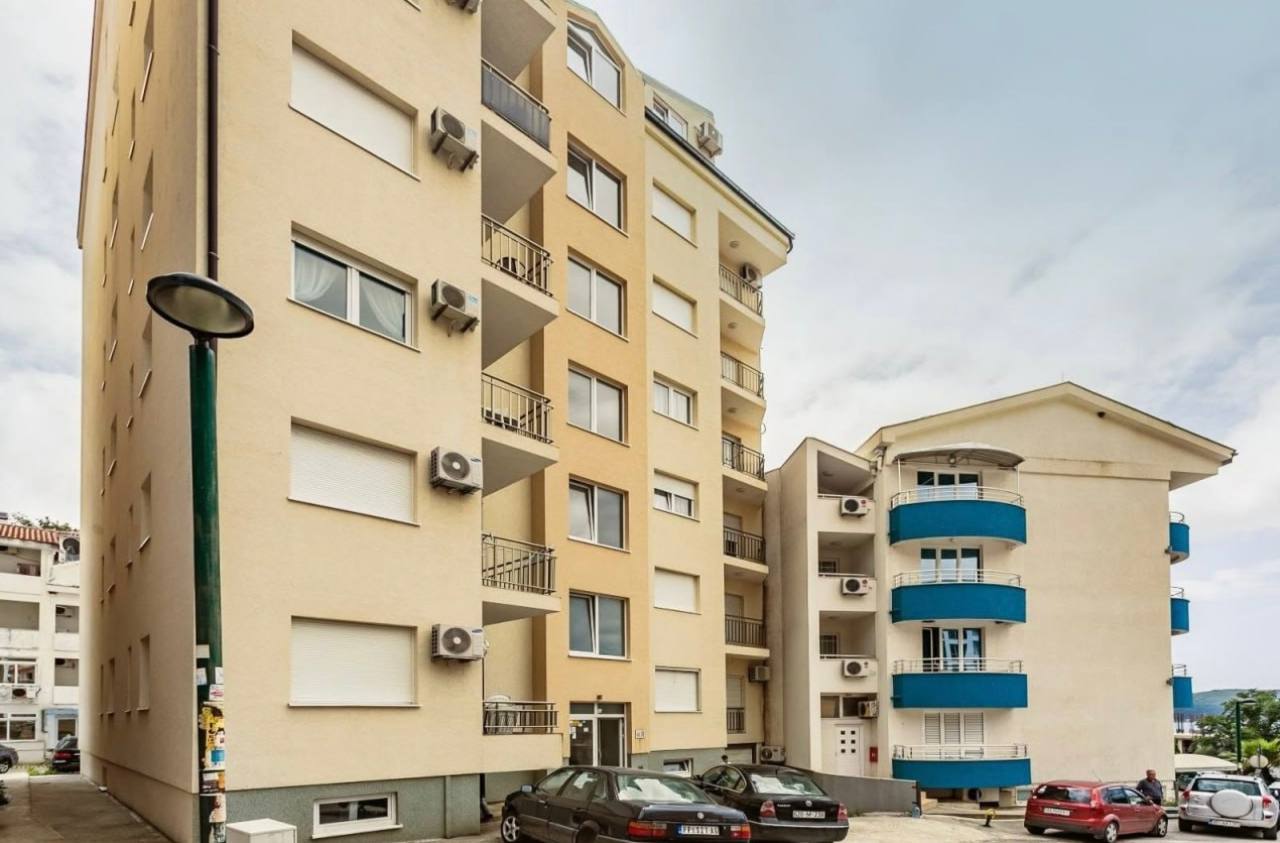 Квартира с 1 спальней в Бечичи, 47 м²