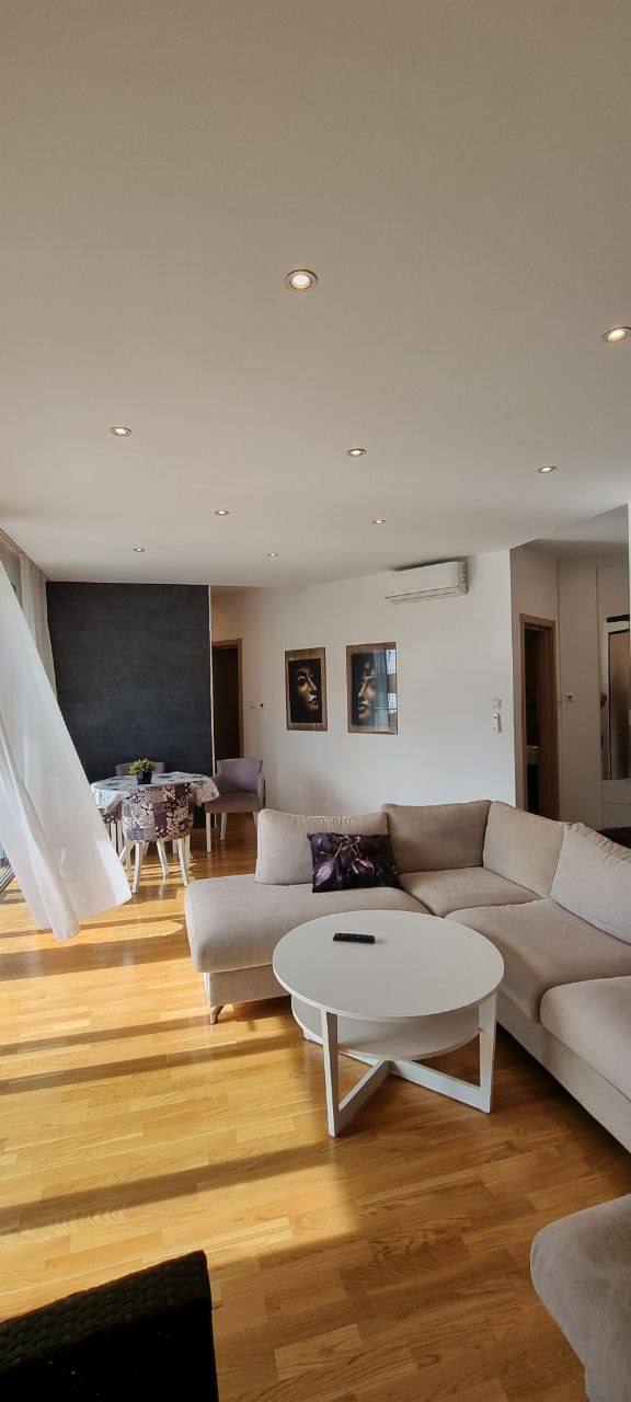 Квартира с 2 спальнями в Бечичи, 90 м²