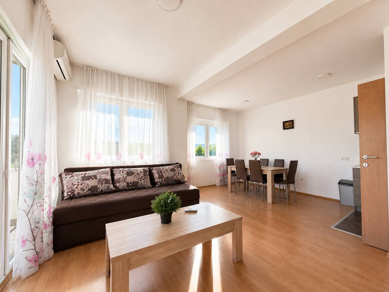 Квартира с 2 спальнями в Ластве-Грбальской, 63 м²