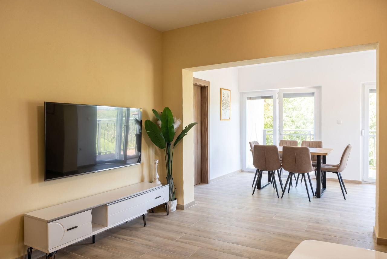 Этаж дома с 2 спальнями в Бечичи, 90 м²