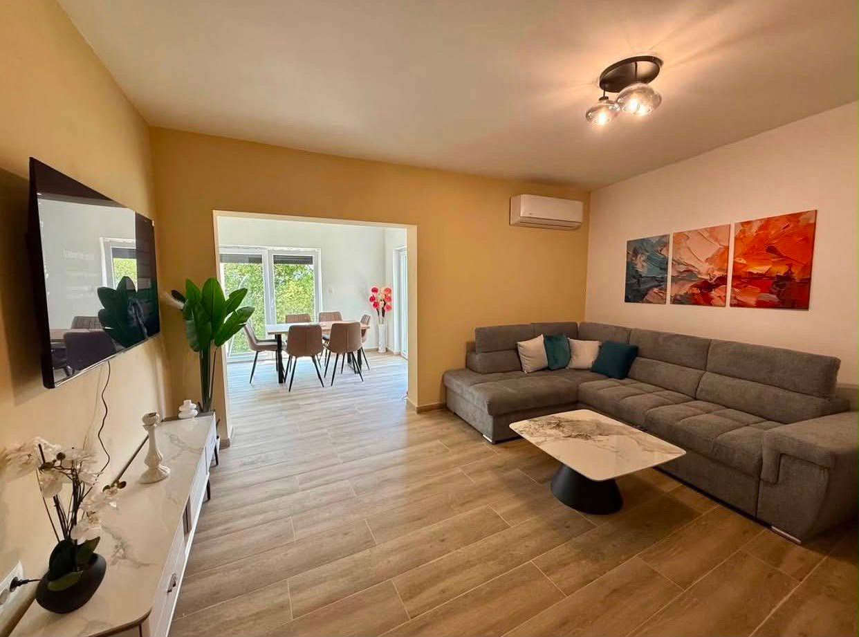 Квартира с 2 спальнями в Бечичи, 100 м²