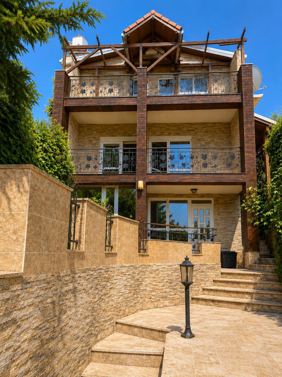 Дом с 2 спальнями в Сутоморе, 167 м²