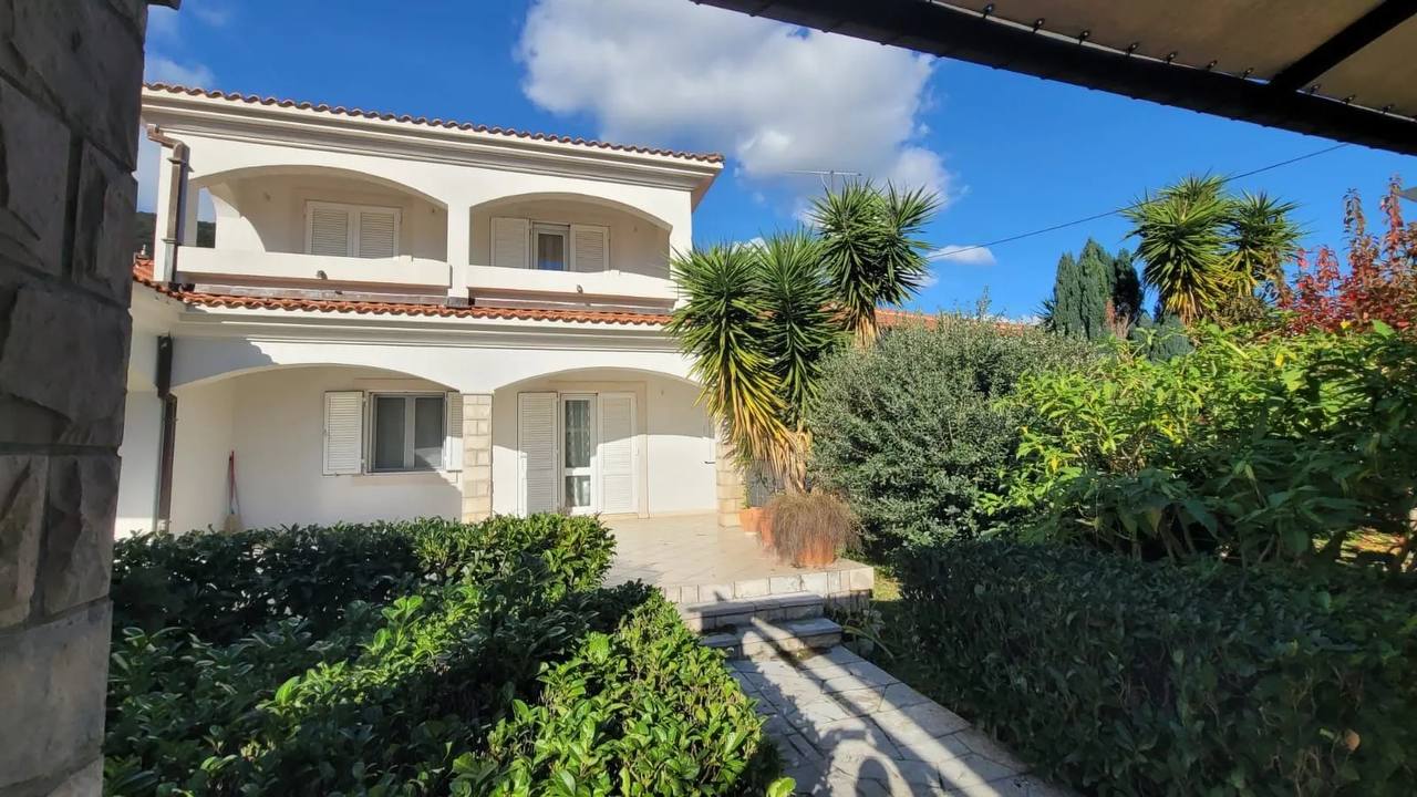 Вилла в Đenovići, 250 м² 2